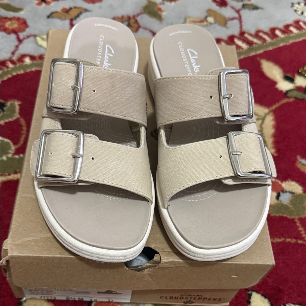 Clarks Women's Beige and Cream Buckle Sandals